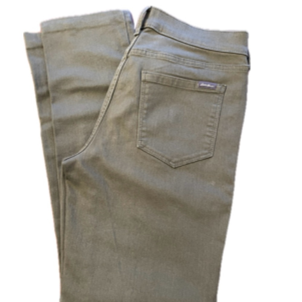 Women’s size 6 in Eddie Bauer Pants